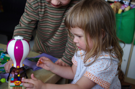 Ester a jej&iacute; Lego.