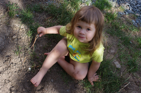 Esterka na zahradě.