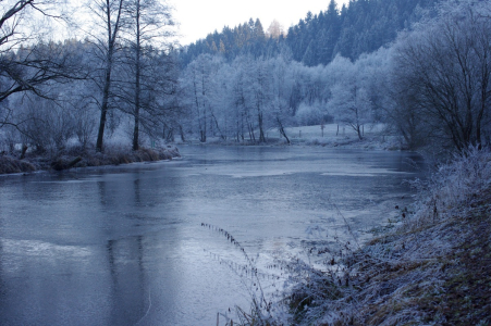 Z&aacute;točina v zimě.