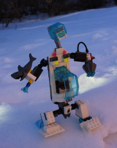 Mrazič n&aacute;m chod&iacute; po zahradě.