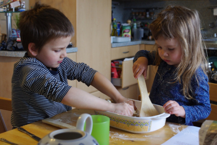 Maťo&scaron;ek s Ester vař&iacute;.