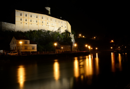 Ledečsk&yacute; hrad v noci.