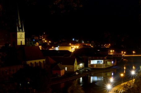 Nočn&iacute; Ledeč nad S&aacute;zavou.