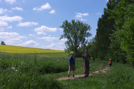Proch&aacute;zka kolem Ledče.