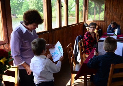 Maťoch před&aacute;v&aacute; obr&aacute;zek.