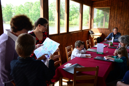 Matěj pov&iacute;d&aacute; tetě.