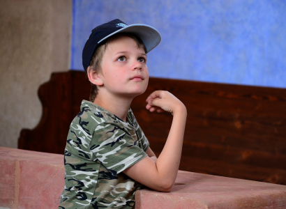 &Scaron;imon naslouchaj&iacute;c&iacute;.