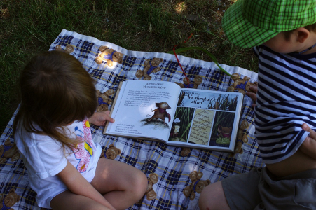 Čteme si My&scaron;&iacute; hl&iacute;dku.