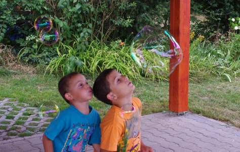 Kluci Břinčilovi a bubliny.