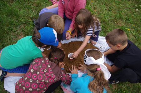 Soutěž v pěstov&aacute;n&iacute; r&yacute;že.