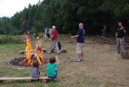 Buřt&iacute;kov&yacute; oheň.