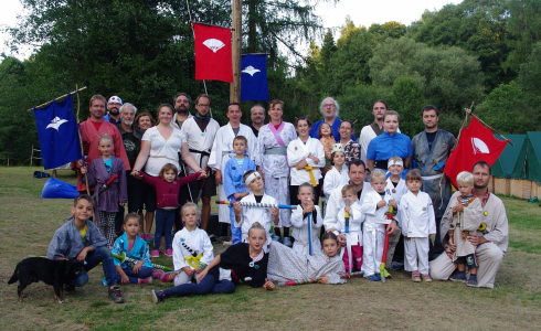 Cel&yacute; t&aacute;bor včetně &scaron;&oacute;guna.