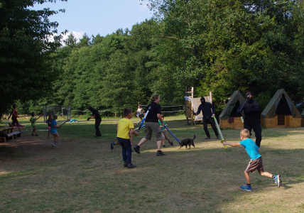 Posledn&iacute; &uacute;tok ninjů na t&aacute;bor.