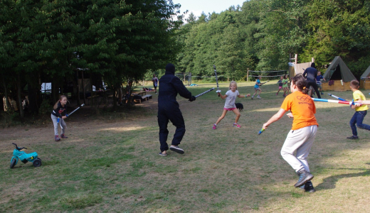 Posledn&iacute; &uacute;tok ninjů na t&aacute;bor.