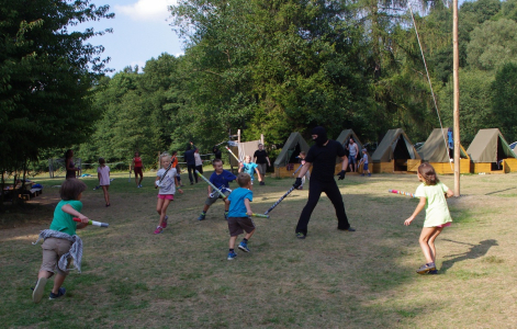 Posledn&iacute; &uacute;tok ninjů na t&aacute;bor.