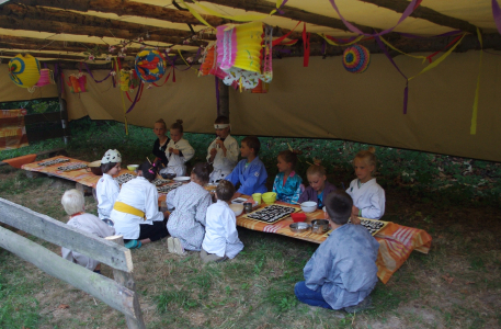 Slavnostn&iacute; tabule je připravena.