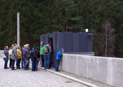 Exkurze na hr&aacute;zi.
