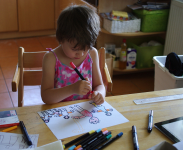 Ester kresl&iacute; celou rodinu.