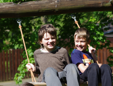 &Scaron;imon na houpačce.