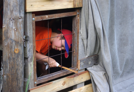 Maťoch piluje mř&iacute;ž.