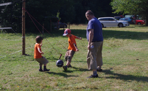 Pelik&aacute;ni u m&iacute;če.