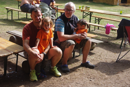 Taťkov&eacute; na t&aacute;boře.