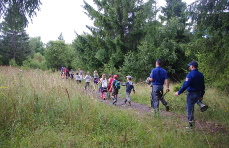 Eskorta do t&aacute;bora.