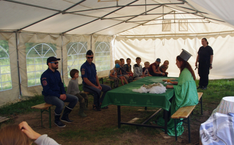 Esterka před soudem.