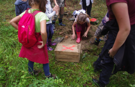 N&aacute;lez! Co skr&yacute;v&aacute; bedna?