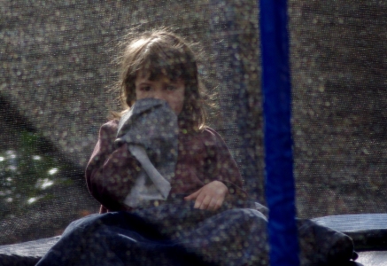 Osamělost na trampol&iacute;ně.