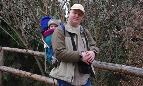 Radek s Matějem na z&aacute;dech, klouček by ale nejraději ťapal s&aacute;m.