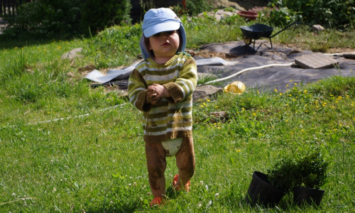 Maťoch se rochnil v bahně