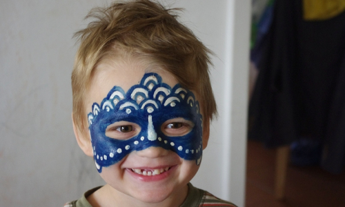 obličej je hotov&yacute;, je&scaron;tě zb&yacute;v&aacute; kost&yacute;m