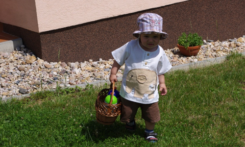 Matěj v kloboučku a s ko&scaron;&iacute;kem s pit&iacute;m