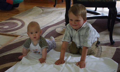 &Scaron;imon si hraje s mal&yacute;m Ale&scaron;kem ve &Scaron;tipoklasech