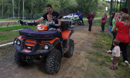 &Scaron;imonova prvn&iacute; j&iacute;zda opravdovou čtyřkolkou.