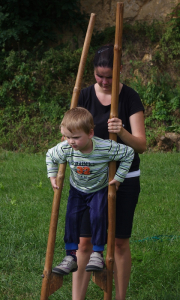 Jde to pomalu, ale posunuje se na chůd&aacute;ch dopředu.