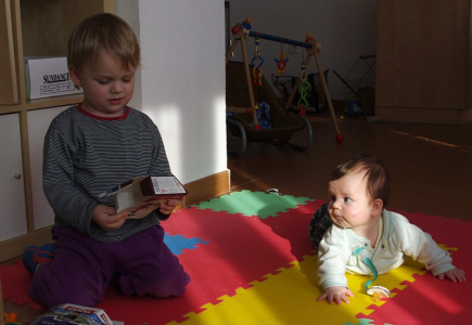 05-simon-ma-krabicku-matej-kouka