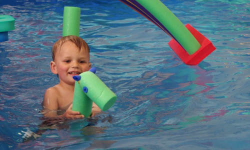 04-simon-na-konikovi