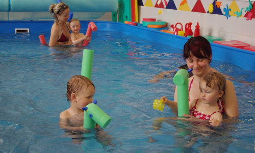 06-simon-kouka-po-holkach