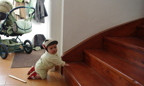 18-matoch-leze-na-schody