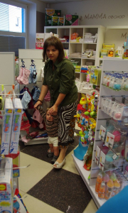 Maťoch děl&aacute; prvn&iacute; krůčky v Mamma Obchodě.