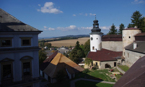 Pohled z věže &Uacute;sovsk&eacute;ho z&aacute;mku.