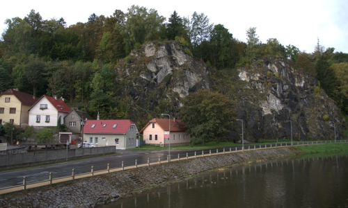 &Scaron;eptouchov, tato sk&aacute;la vznikla d&iacute;ky S&aacute;zavě.