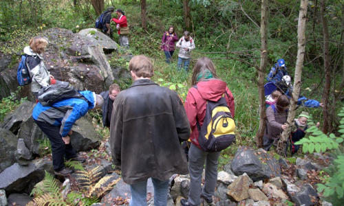 Prohl&iacute;žen&iacute; balvanů v lomu.