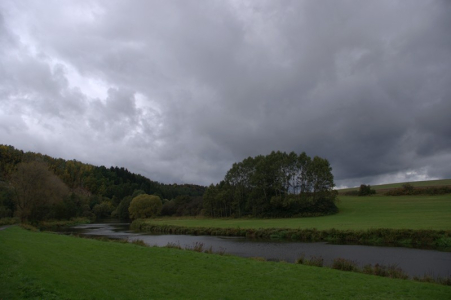 Vrac&iacute;me se zpět a kouk&aacute;me na S&aacute;zavu.