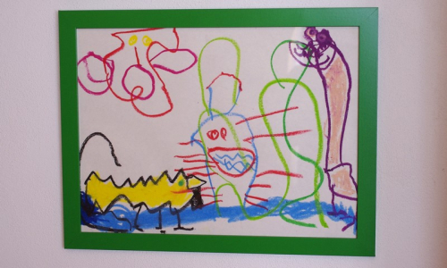 Pravěk s různ&yacute;mi dinosaury.