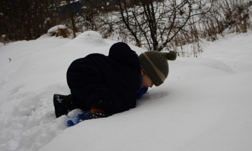 Matěj ve sněhu je nepoužiteln&yacute;, musel jsem ho n&eacute;st cel&yacute; v&yacute;let.
