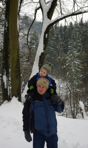 Tat&iacute;nek s Matějem vypad&aacute; unaveně :)