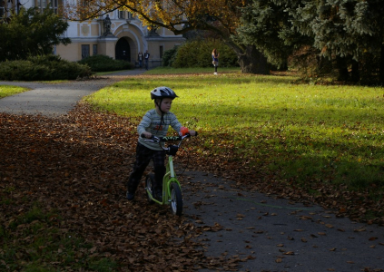 &Scaron;imonkovi bohužel moc nesedla n&aacute;lada, tak si j&iacute;zdu na koloběžce neuž&iacute;v&aacute;.